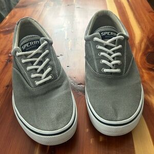 Men’s Sperry Topsider lace up shoes. Size 10.5